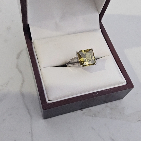 Yellow and Silver Geometric Star Ring - Picture 2 of 7